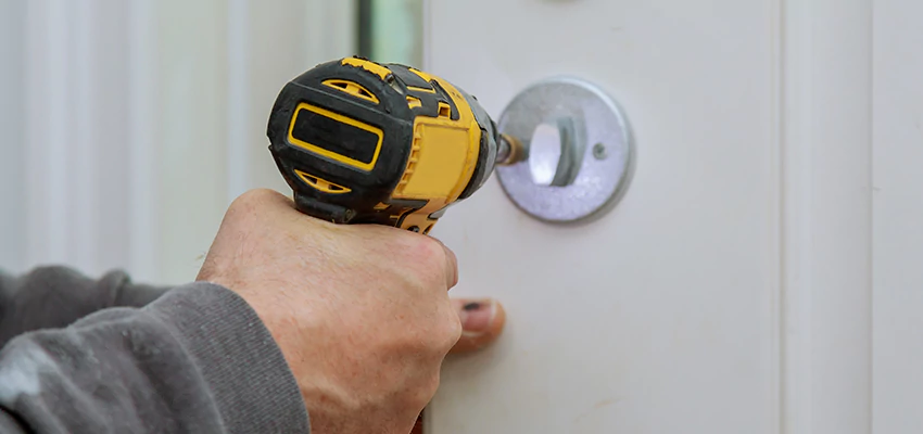 Street Locksmith For Smart Lock Repair in Northbrook, IL