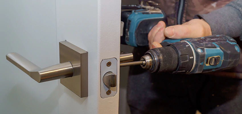 Broken Door Handle Lock Repair in Northbrook, Illinois