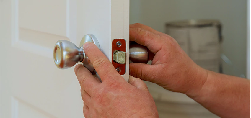 AAA Locksmiths For lock Replacement in Northbrook, Illinois